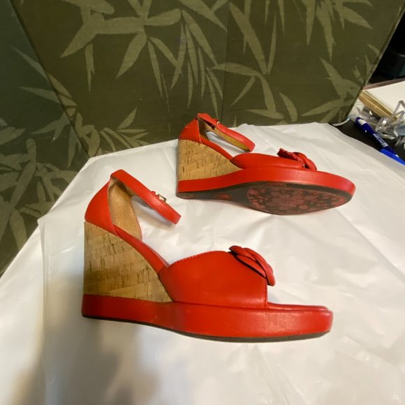 Sofft Red Peony Flower Leather Platform Wedge Sandals - Size 9 - Picture 7 of 11